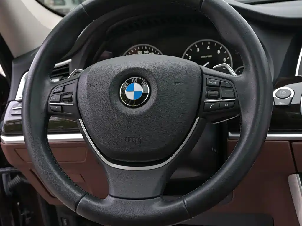 BMW 5 Series GT 2014 — фото 9