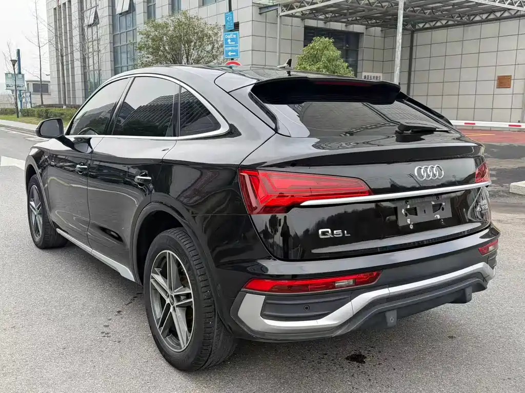 Audi Q5L Sportback 2022 — фото 18