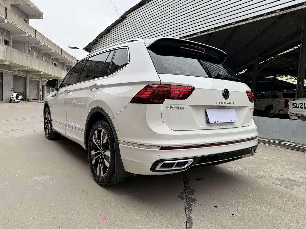 Volkswagen Tiguan L 2023 — фото 14
