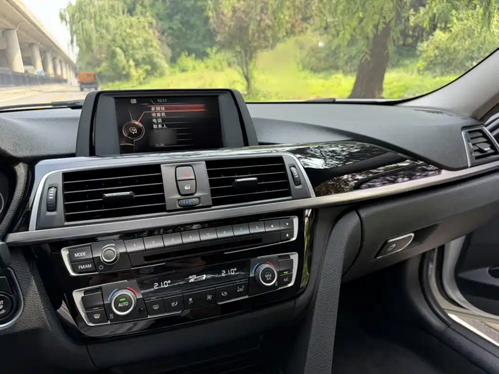 BMW 3 Series 2016 — фото 13