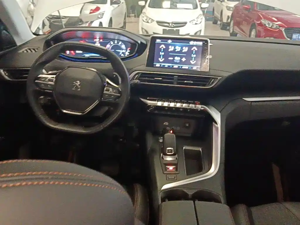 Peugeot 5008 2018 — фото 10