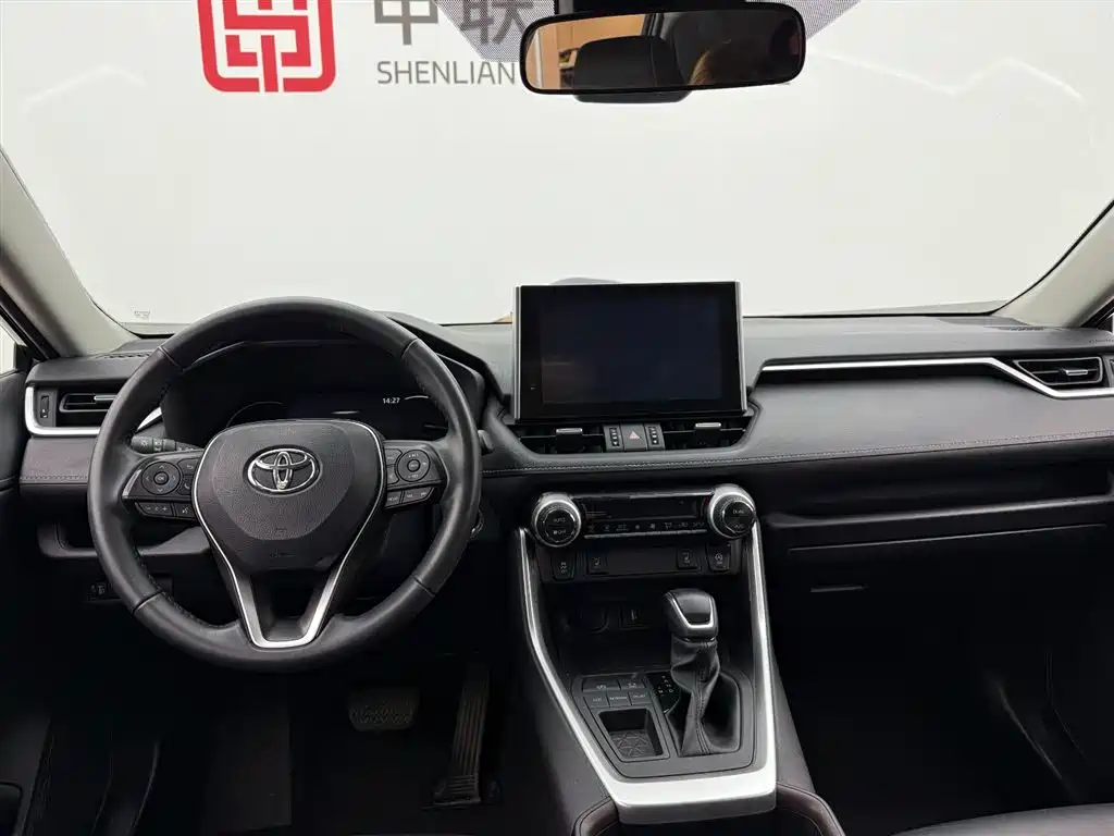 Toyota RAV4 2022 — фото 13