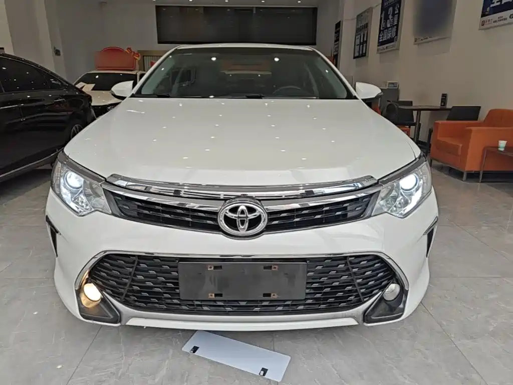 Toyota Camry 2017 — фото 3