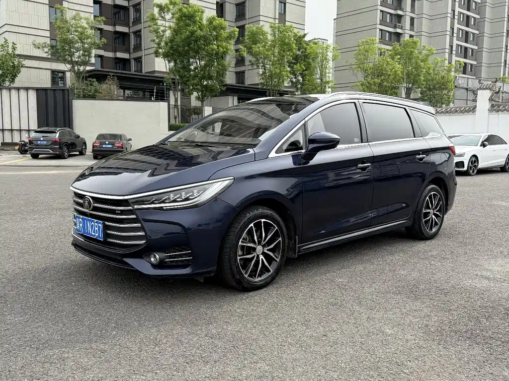 BYD MAX 2018 — фото 1