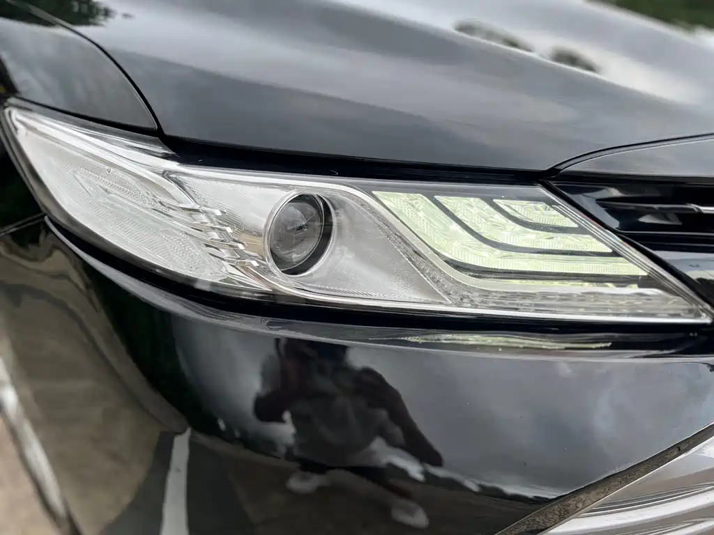 Toyota Camry 2018 — фото 10