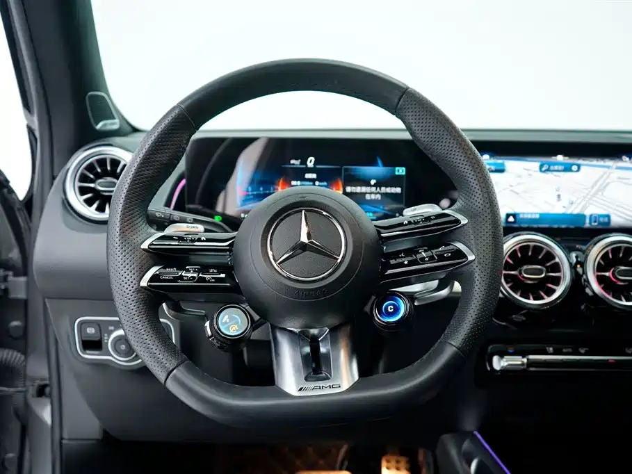 Mercedes-Benz GLB AMG 2024 — фото 6