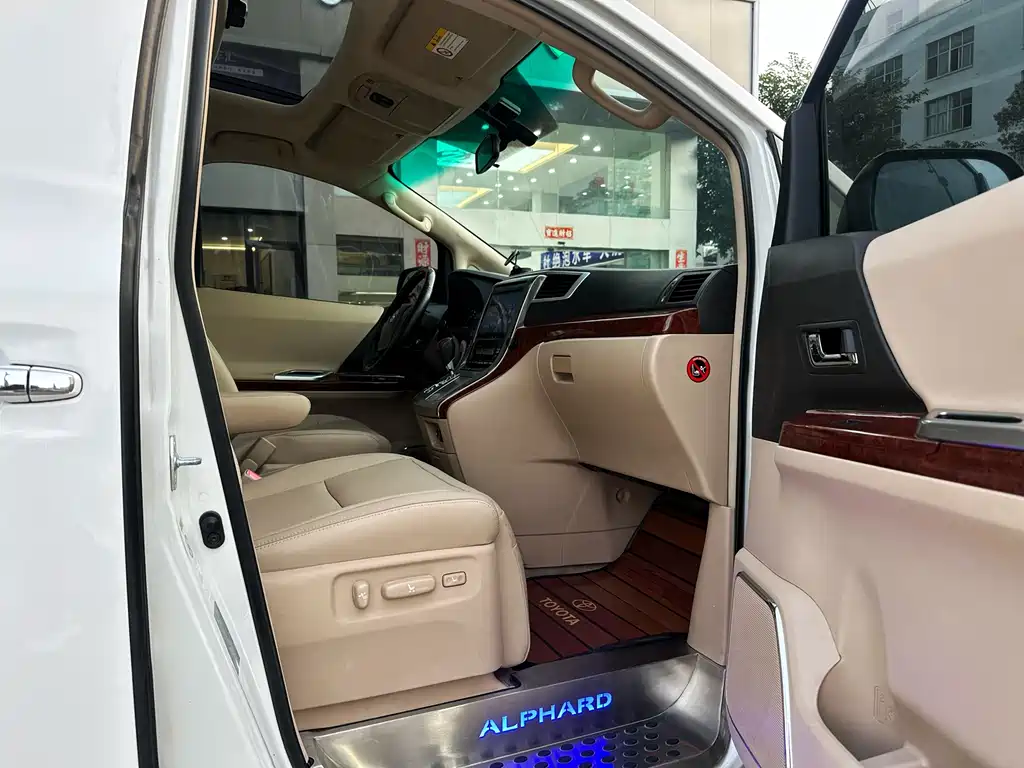 Toyota Alphard 2011 — фото 9