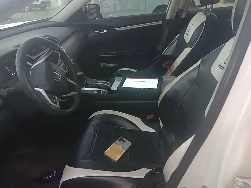 Honda Civic 2019 — фото 15