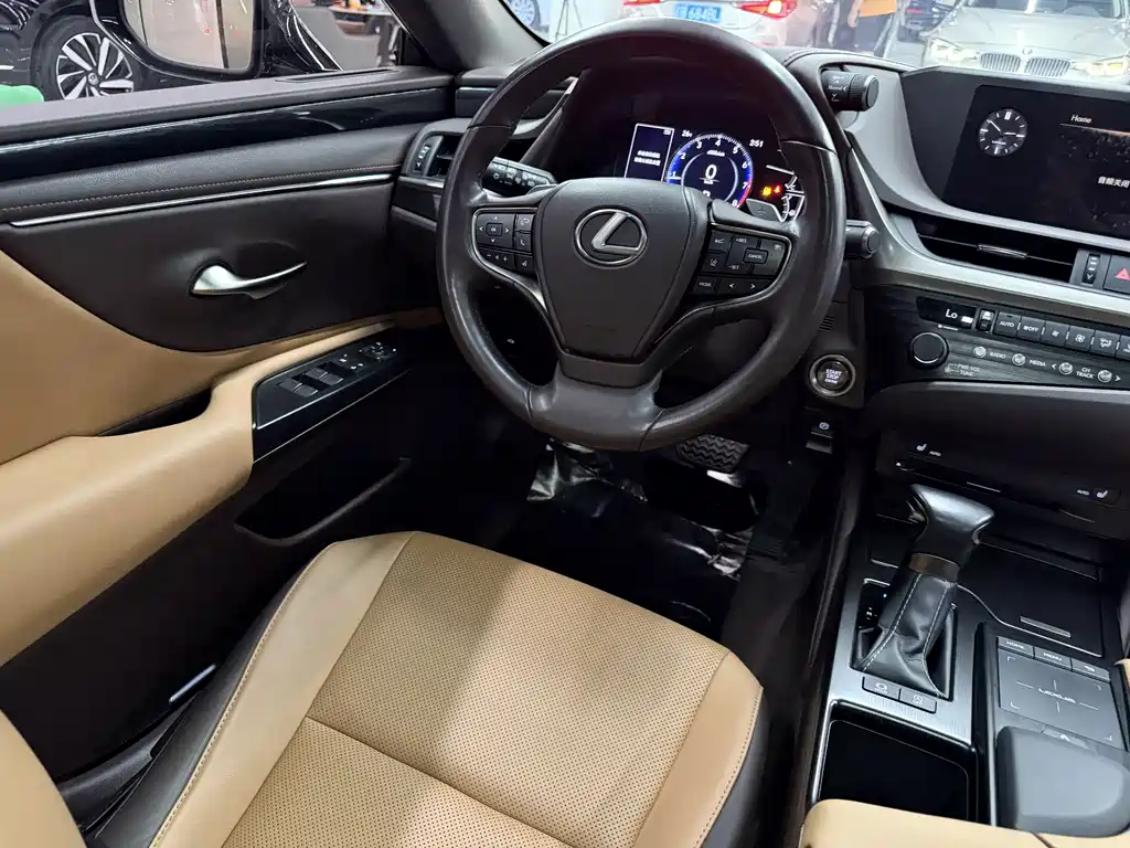 Lexus ES 2020 — фото 10