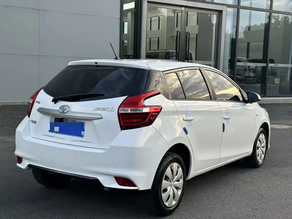 Toyota Yaris L 2018 — фото 15