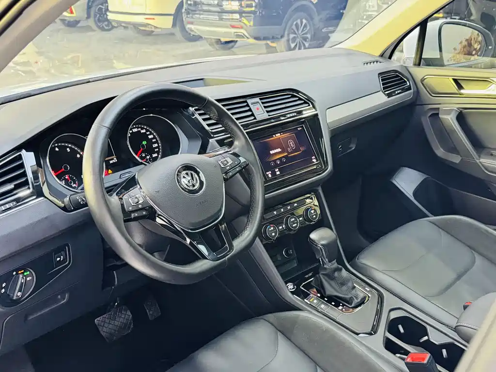 Volkswagen Tiguan L 2019 — фото 8