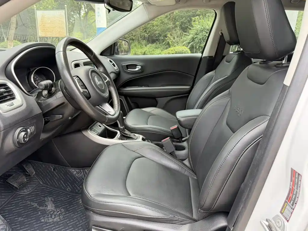 Jeep Compass 2018 — фото 14