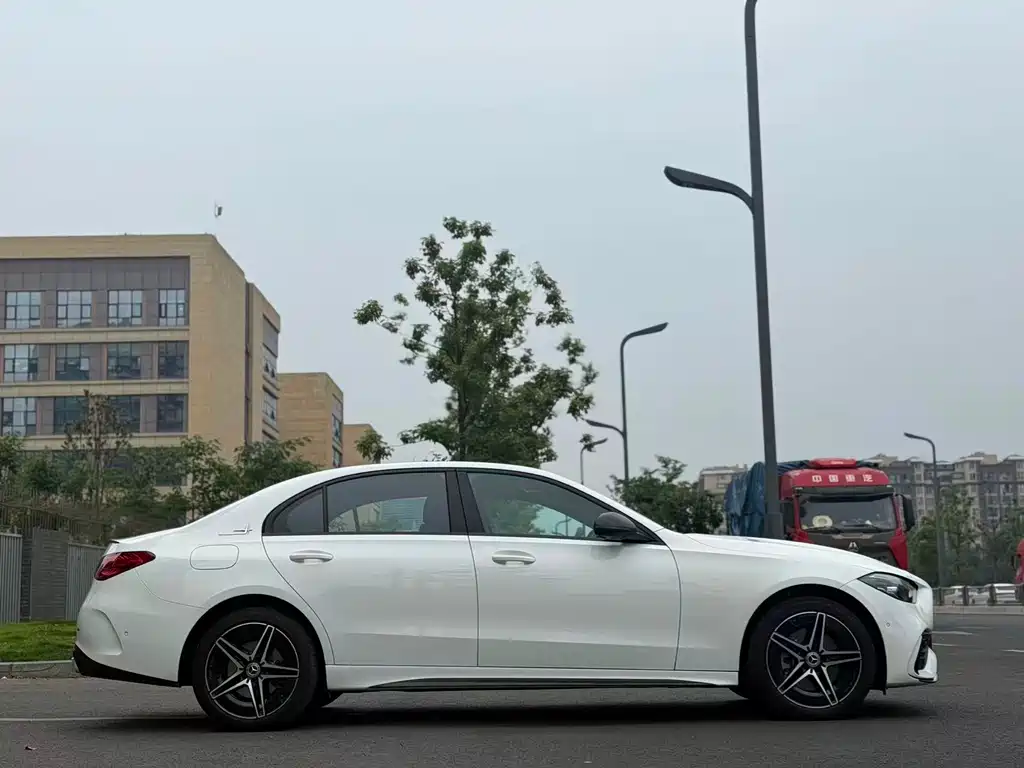 Mercedes-Benz C-Class 2024