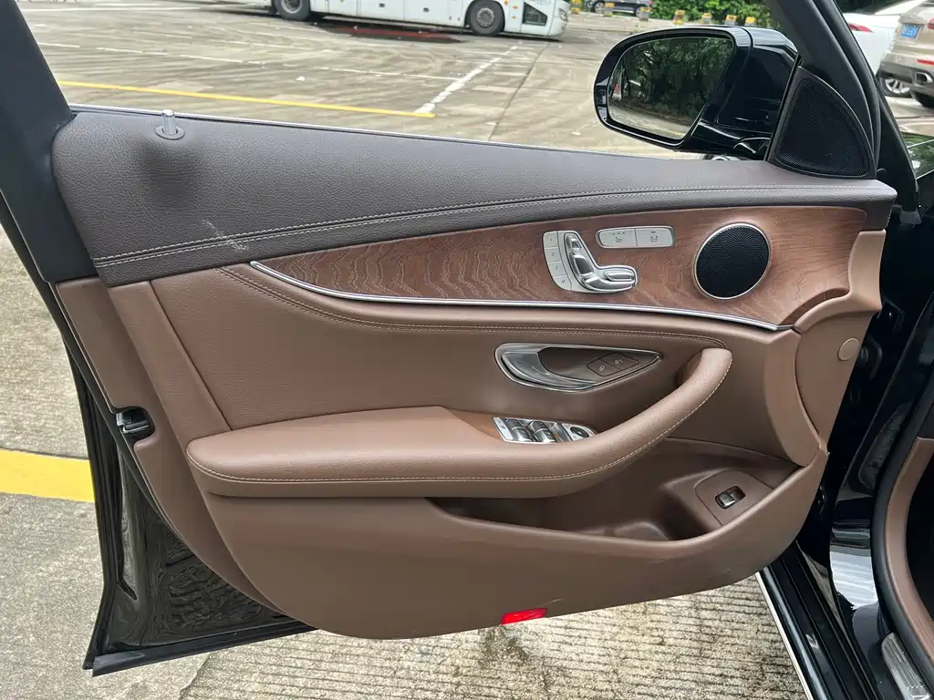 Mercedes-Benz E-Class 2018 — фото 18