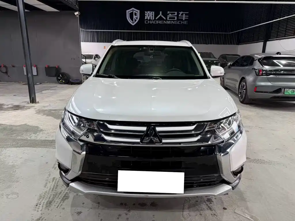Mitsubishi Outlander 2018 — фото 2