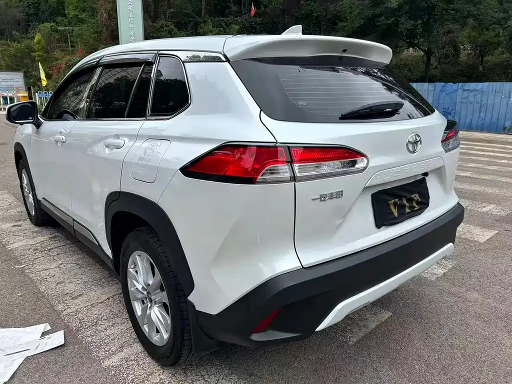 Toyota Corolla Cross 2023 — фото 8