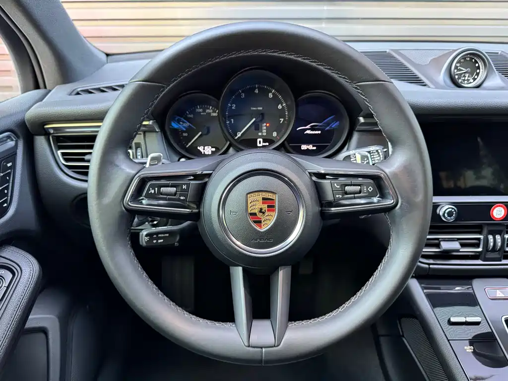 Porsche Macan 2022 — фото 8