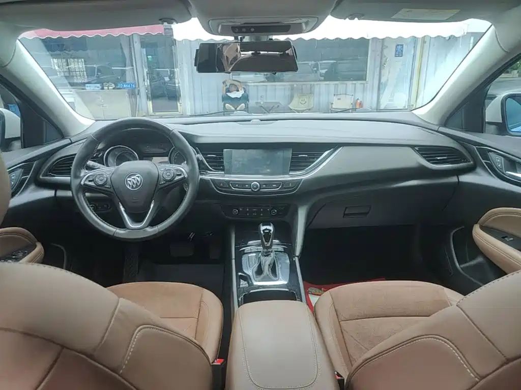 Buick Regal 2018 — фото 10
