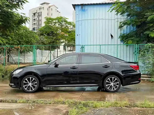 Toyota Crown 2019