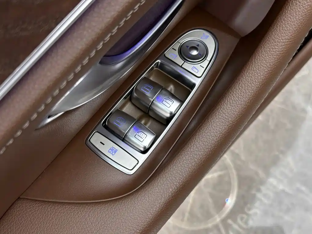 Mercedes-Benz E-Class 2021 — фото 16