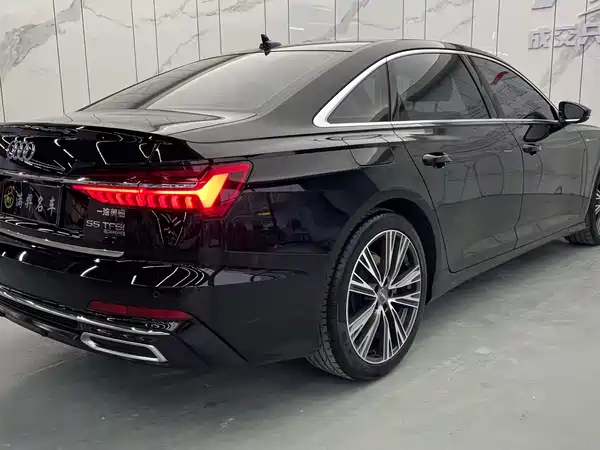 Audi A6L 2022