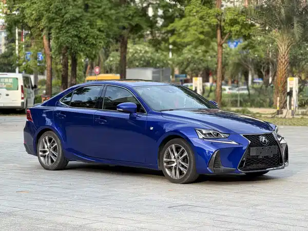 Lexus IS 2019