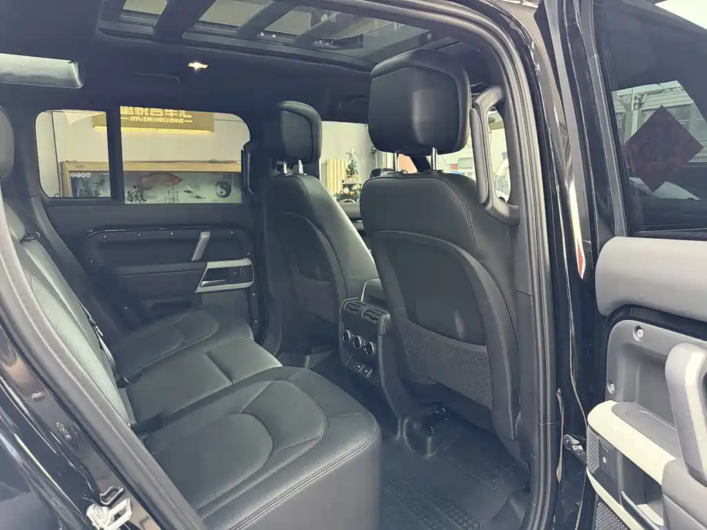 Land Rover Defender 2023 — фото 20