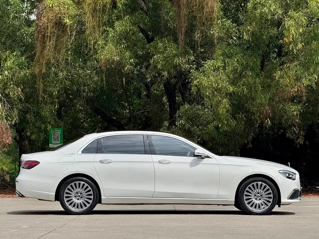 Mercedes-Benz E-Class 2023 — фото 19