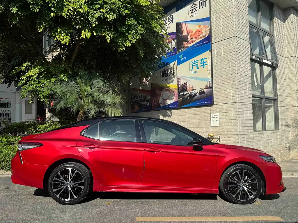 Toyota Camry 2018 — фото 22