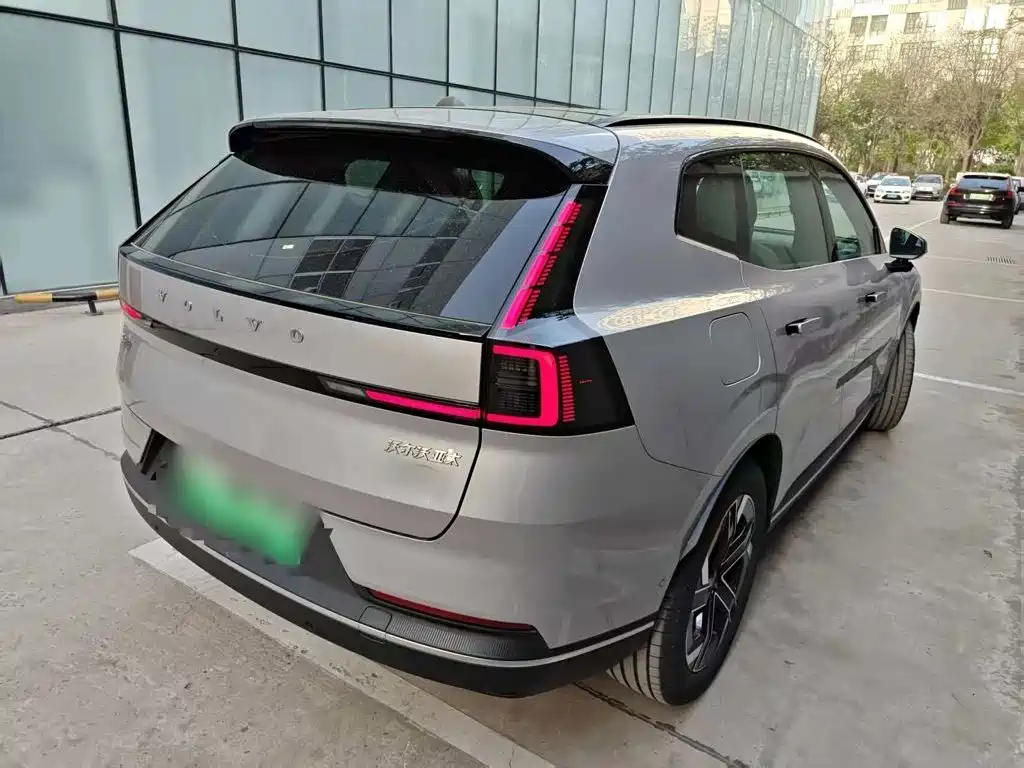 Volvo XC70 PHEV 2025