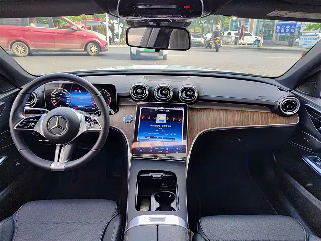 Mercedes-Benz C-Class 2024 — фото 10