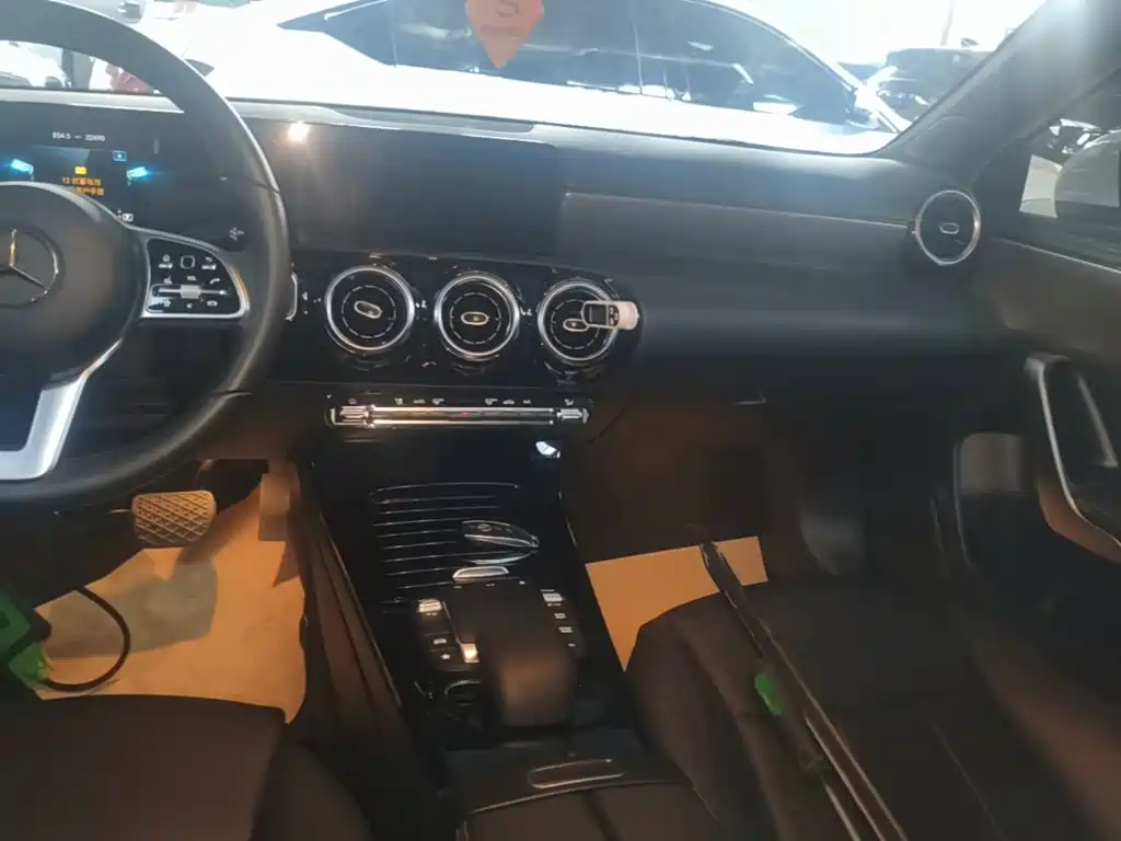 Mercedes-Benz A-Class 2023 — фото 13