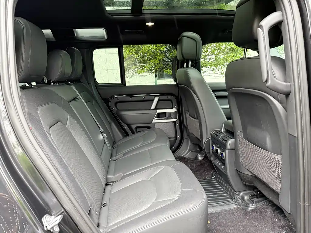Land Rover Defender 2022 — фото 11