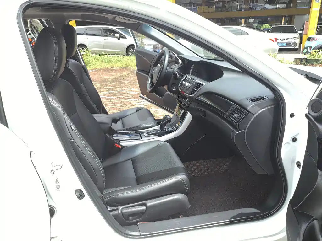 Honda Accord 2016 — фото 10