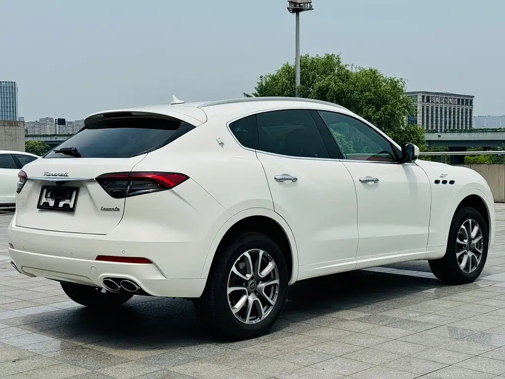 Maserati Levante 2023 — фото 13