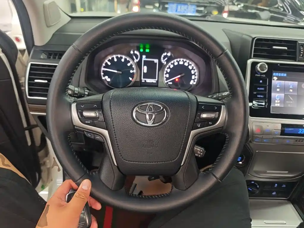 Toyota Prado 2019 — фото 11