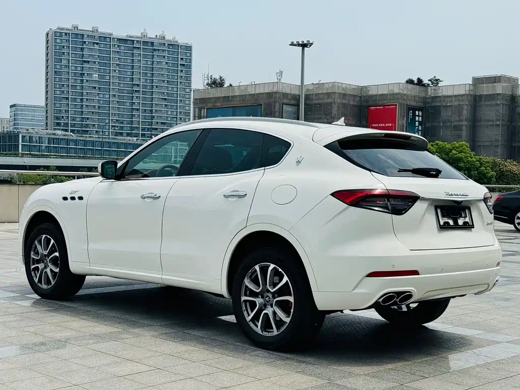 Maserati Levante 2023 — фото 15