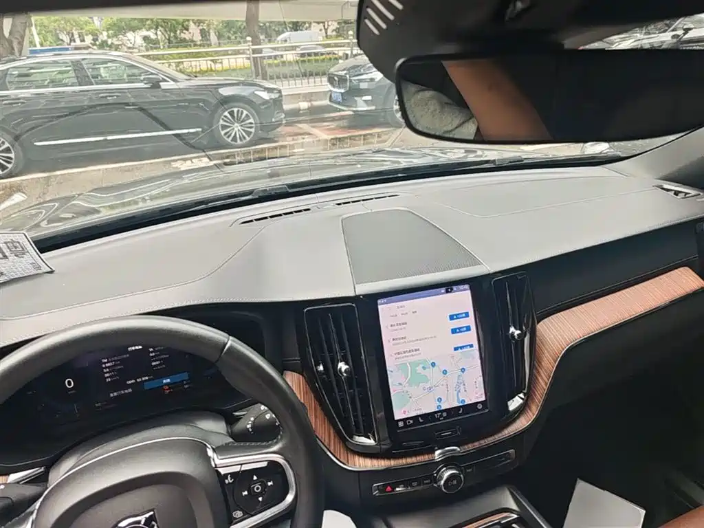 Volvo XC60 PHEV 2021 — фото 10