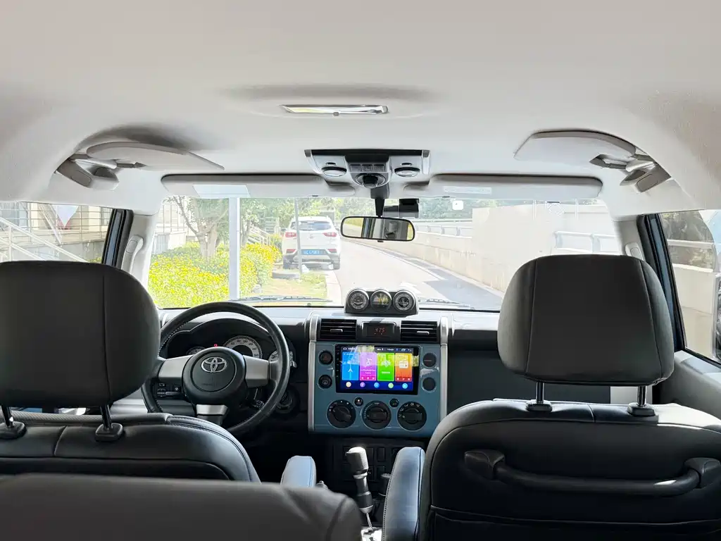Toyota FJ Cruiser 2019 — фото 9