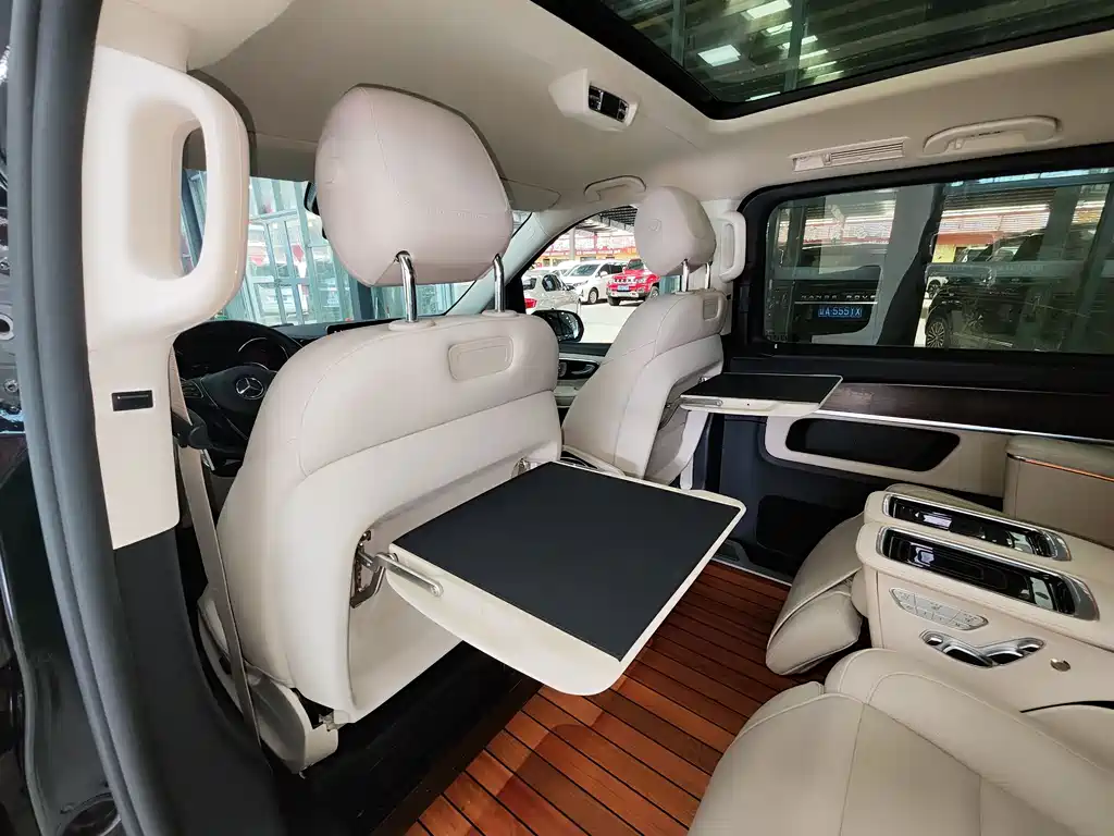 Mercedes-Benz V-Class 2023 — фото 24