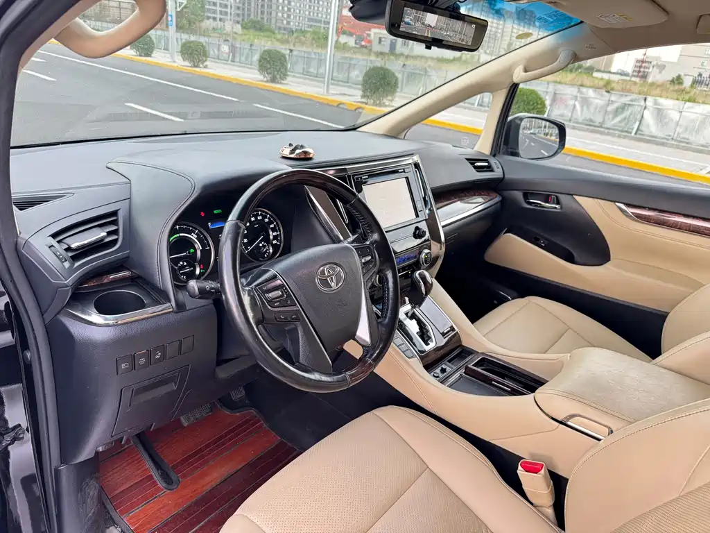 Toyota Alphard 2020 — фото 11
