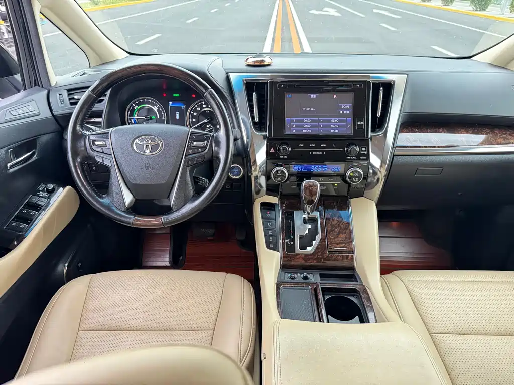 Toyota Alphard 2020 — фото 15