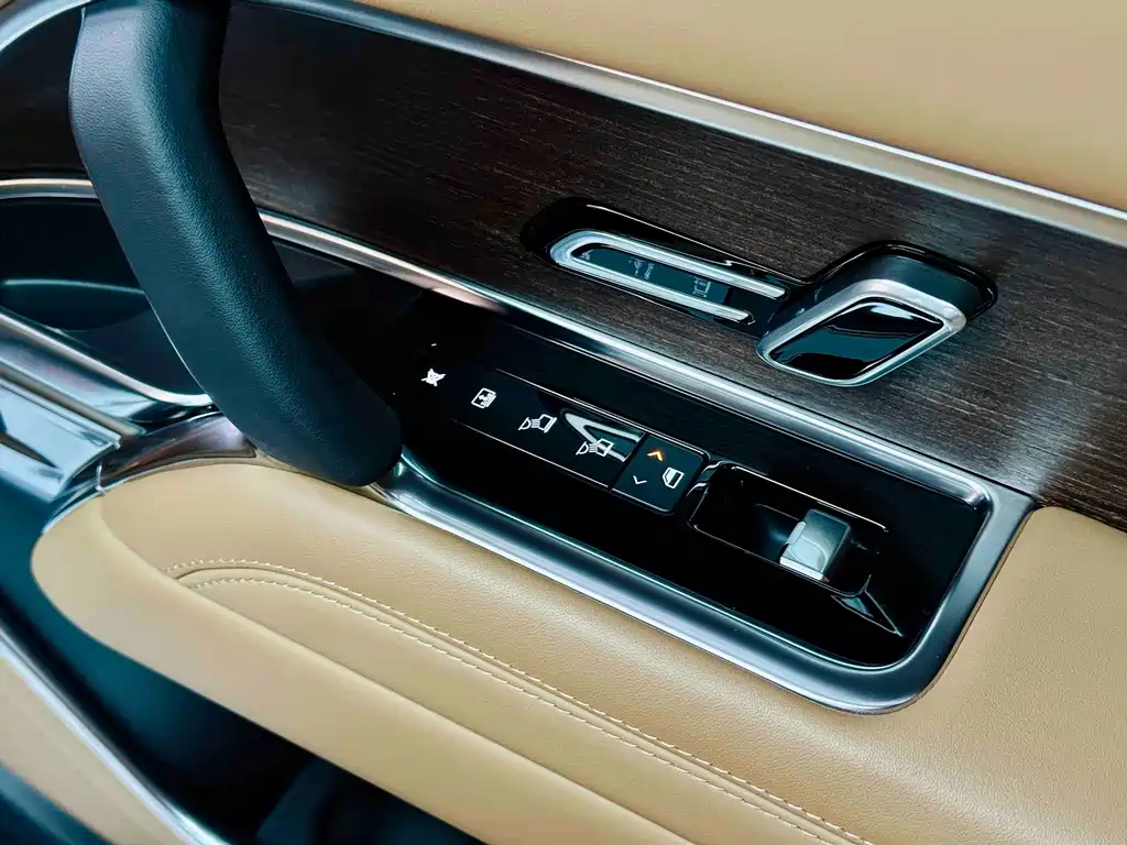 Land Rover Range Rover 2023 — фото 16