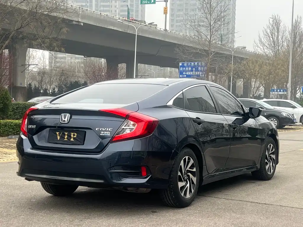 Honda Civic 2017 — фото 12