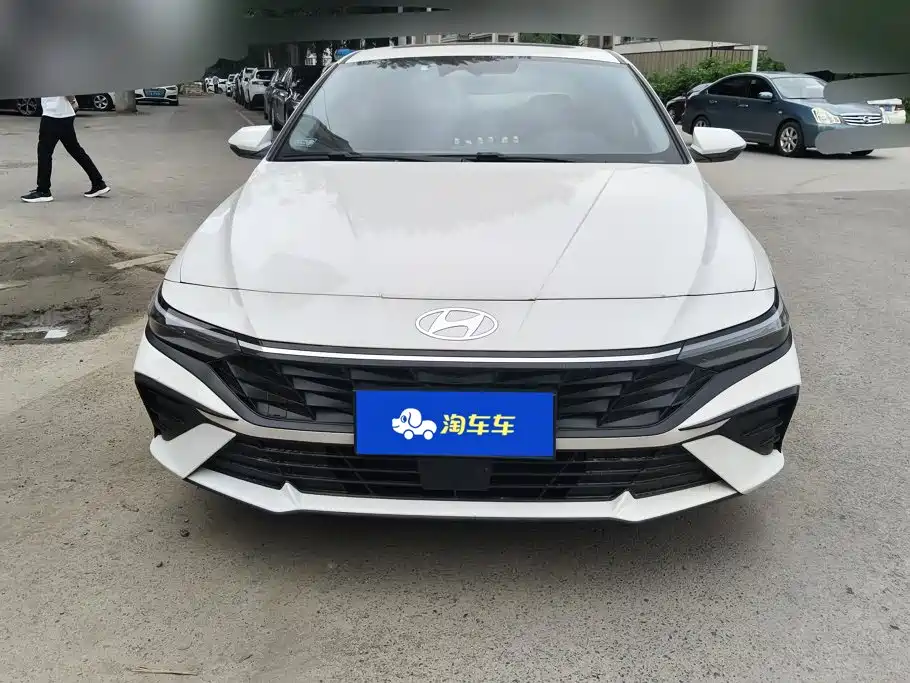 Hyundai Elantra 2025