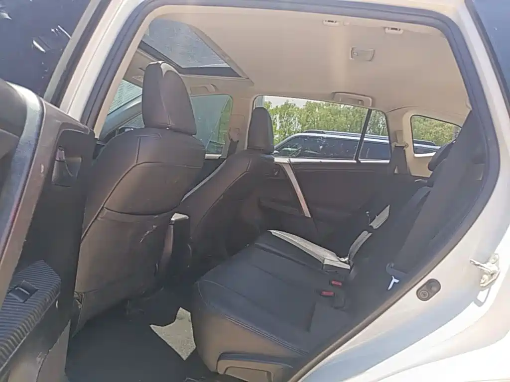 Toyota RAV4 2015 — фото 17