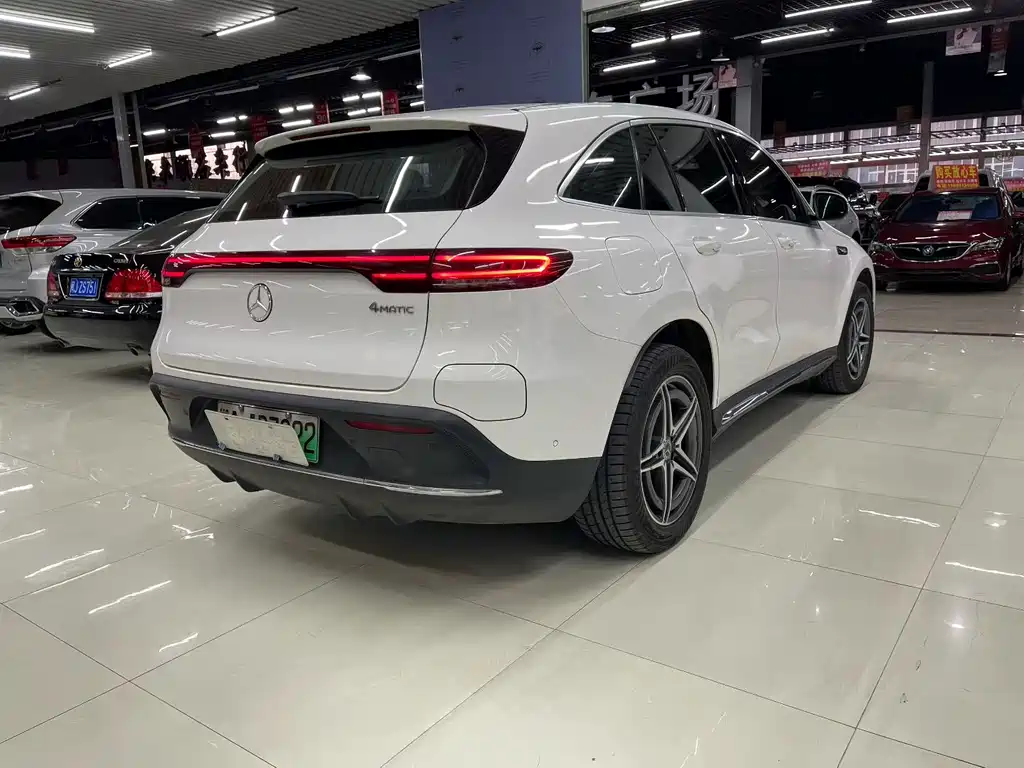 Mercedes-Benz EQC 2020 — фото 3