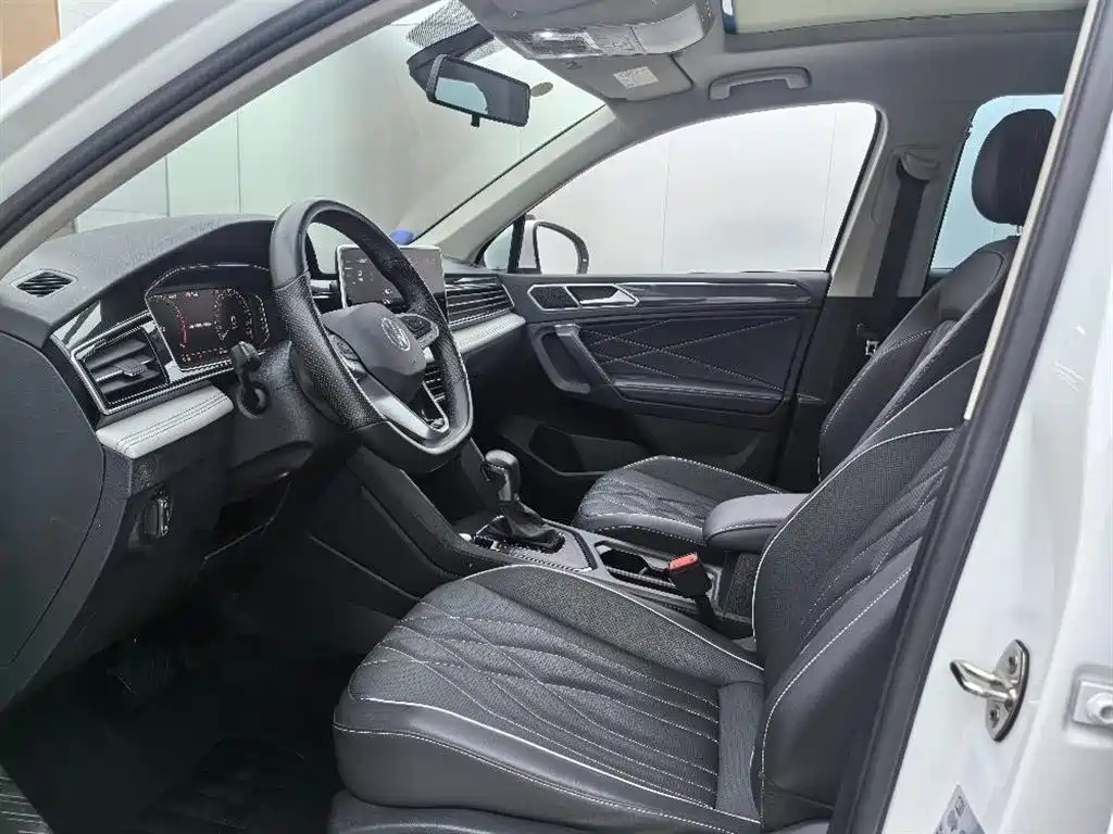 Volkswagen Tiguan L 2023 — фото 6