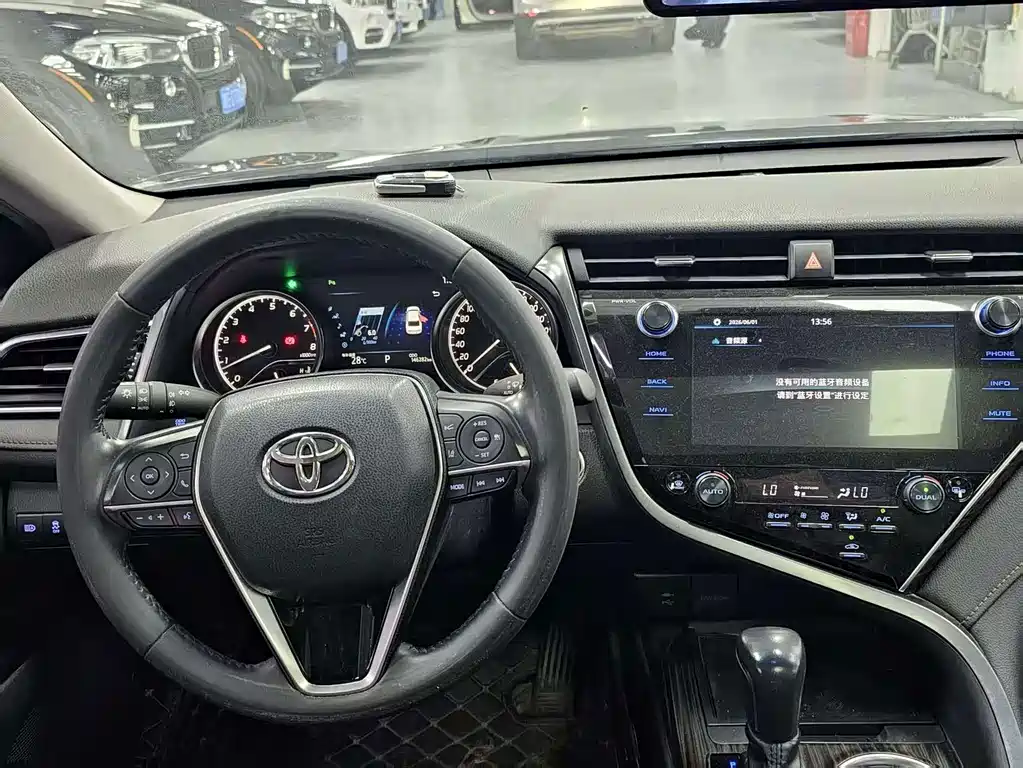 Toyota Camry 2019 — фото 6