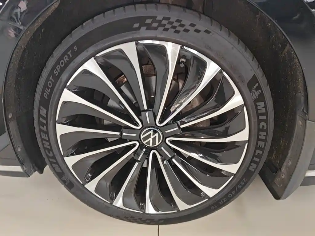 Volkswagen Phideon 2023 — фото 23